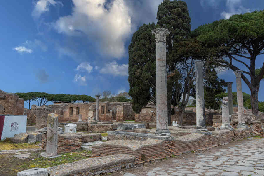 Italia - Ostia 49 - parque arqueológico de Ostia Antica.jpg